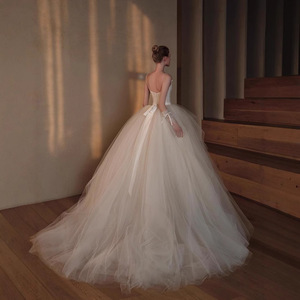 Robe de mariée principale en dentelle française, style rétro féerique, nouvelle collection, amincissante, en tulle léger, avec petite traîne - Product Image 4