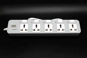 Multiprise avec 5 prises CA, protection contre les surtensions, indice de protection IP44, tour de charge 2500W - Product Image 6