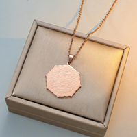 Collier pendentif fleur Ayatul Kursi, bijoux en acier inoxydable avec calligraphie arabe islamique, cadeau de Ramadan et de l'Aïd pour hommes et femmes
