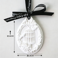 Diffuseur d'huiles essentielles en porcelaine artisanale en forme de fleur, parfum d'ambiance pour la maison, diffuseur en céramique suspendu pour voiture et armoire, désodorisant en plâtre aromatique