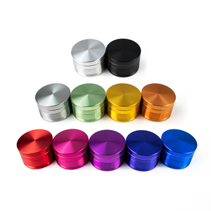 Mini broyeur d'herbes 4 pièces 63mm avec briquet Kief Catcher et broyeur d'accessoires pour fumer 4 pièces de <span class=keywords><strong>tabac</strong></span> - Product Image 1