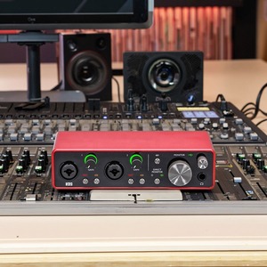 Interfaz <span class=keywords><strong>de</strong></span> Audio USB Focusrit Scarlet2I2 <span class=keywords><strong>de</strong></span> 3.ª Generación <span class=keywords><strong>para</strong></span> Grabación, <span class=keywords><strong>Tarjeta</strong></span> <span class=keywords><strong>de</strong></span> <span class=keywords><strong>Sonido</strong></span> Profesional <span class=keywords><strong>para</strong></span> Composición, Transmisión, Podcasting <span class=keywords><strong>de</strong></span> Alta Fidelidad - Product Image 3