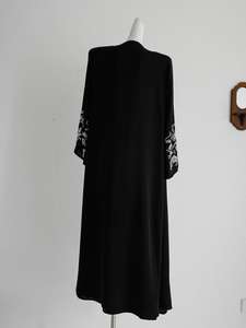 Abaya Aperta da Donna Musulmana Zifeng OEM per Eid, Vestito Nero di Lusso con Maniche, Ricami Fatti a Mano e Strass - Product Image 5