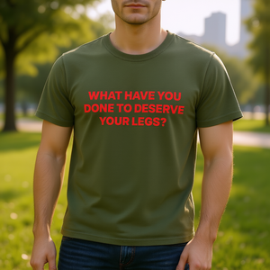 Camiseta divertida con diseño sarcástico e irónico, texto What Have You Done To Deserve Your Legs, color verde oliva, corte unisex. - Product Image 3