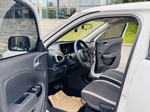 ORA White Cat : Design minimaliste et confort maximal dans un cruiser urbain 100 % électrique - Product Image 4