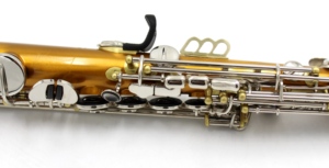 Saxophone soprano droit en cuivre gravé à la main, en une seule pièce, laqué or foncé, clés nickelées, de la marque Eastern Music - Product Image 6