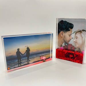 Cadre photo liquide promotionnel Saint-Valentin personnalisé avec flamants roses 3D flottants, effets cœur d'amour et paillettes – Cadeaux d'anniversaire - Product Image 3