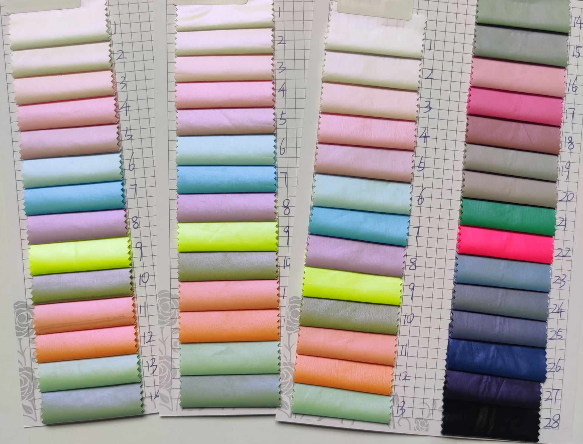 28 couleurs en stock