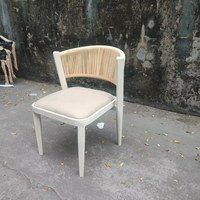Chaises d'extérieur, chaises de jardin pour la cour, tables de repas d'extérieur, chaises