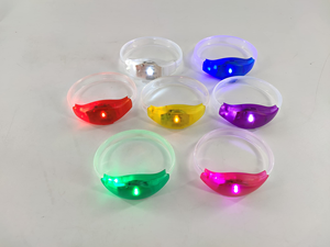 Bracelet personnalisé avec logo pour événements, bracelet LED contrôlé à distance sans fil, contrôle DMX, bracelets LED lumineux personnalisés - Product Image 4
