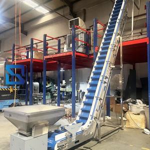 Draagbare Hellende Transportband Voor Afgewerkte Voedsel Geïntegreerde Zak Nemen Transportband Gloednieuwe Staat Voor De Landbouwindustrie - Product Image 3