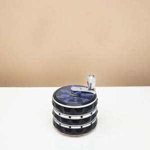 Molino de Hierbas Manual de Alta Calidad CANNA, Diseño Relámpago, Molinillo de Hierbas de Aluminio de Agitación Manual - Product Image 2