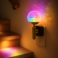 Veilleuses RGB LOHAS rotatives à brancher, modernes, colorées, à changement de couleur, avec capteur crépusculaire, veilleuse LED RGB pour escaliers et couloirs