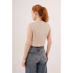 เสื้อกั๊กผู้หญิงแบบมีกระดุมสองแถว สีเบจ ขายส่ง สไตล์ลำลอง ปักโลโก้ กันลม ผ้าทอขนสัตว์ผสมผ้าแคนวาส - Product Image 1