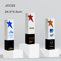 Trophée sportif personnalisé en résine écologique de style coloré, forme Victory, de la marque Jadevertu, cadeau d'entreprise innovant, plaque décorative