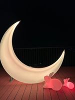 Chaise longue LED demi-lune d'extérieur avec éclairage solaire intégré, indice de protection IP65, pour jardins et sites événementiels