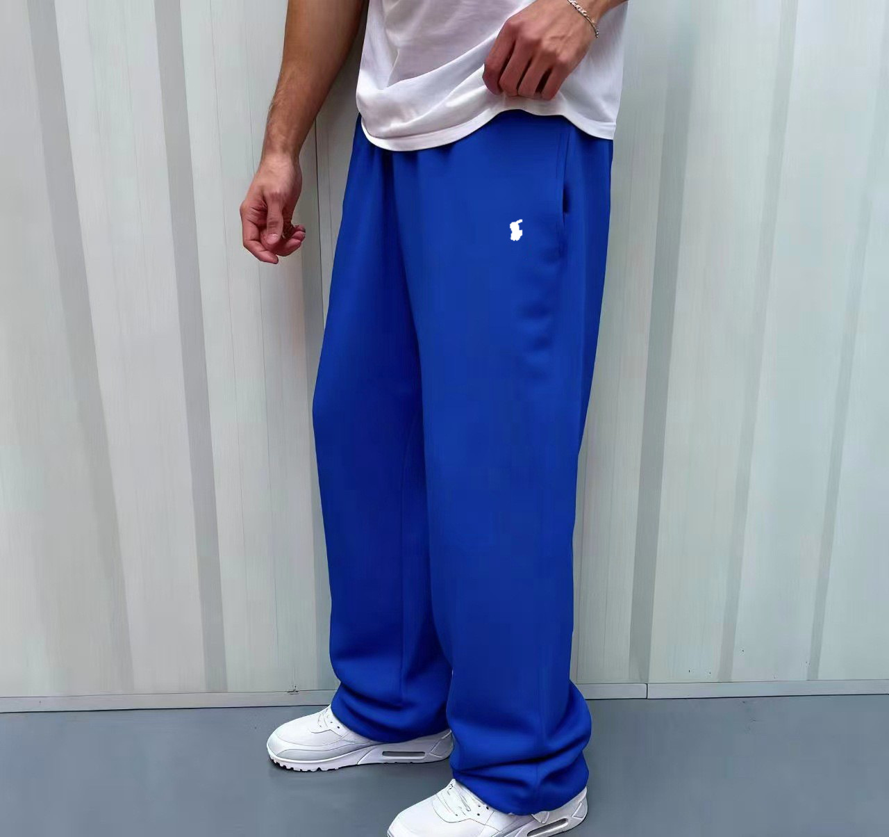 Etichetta bianca blu reale