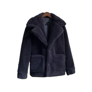 Automne et hiver 2023 <span class=keywords><strong>manteau</strong></span> de fourrure cisaillé de <span class=keywords><strong>mouton</strong></span> à grain lâche <span class=keywords><strong>manteau</strong></span> de fourrure d'<span class=keywords><strong>imitation</strong></span> agneau court pour femmes - Product Image 3
