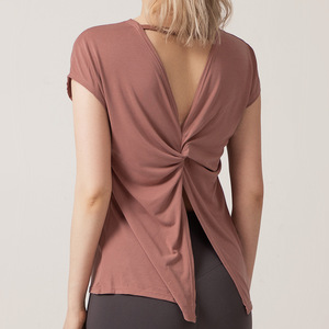 Camisetas de yoga para mujer al por mayor, de ajuste holgado, con espalda cruzada y abierta, manga corta, tops deportivos para gimnasio, pilates y fitness - Product Image 1