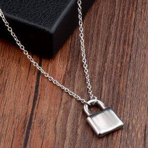 <span class=keywords><strong>Cadena</strong></span> minimalista <span class=keywords><strong>de</strong></span> acero inoxidable chapado en oro <span class=keywords><strong>de</strong></span> 18K con <span class=keywords><strong>candado</strong></span>, collar con colgante, para mujeres y niñas - Product Image 2