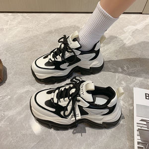 Женские модные кроссовки на шнуровке - Product Image 6