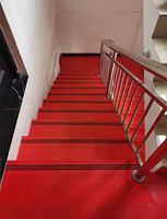 Marches d'escalier extérieures modernes antidérapantes résistantes aux intempéries pour escaliers en bois massif imperméables