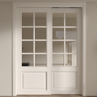 Porte intérieure coulissante moderne en polymère français, avec grille en MDF sur mesure, isolation acoustique et vitrage simple pour cour.