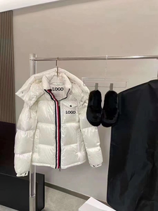 高級デザイナーファッションブランド カップル向け フード付き暖かいコート ホワイトダックダウン 冬用バブルジャケット レディース メンズ ブラック シャイニー パファージャケット - Product Image 4