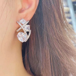 Orecchini a Perno con Linee Geometriche Irregolari per Donne, Design Principesco, Accessori per Orecchie alla Moda per Uso Quotidiano - Product Image 2