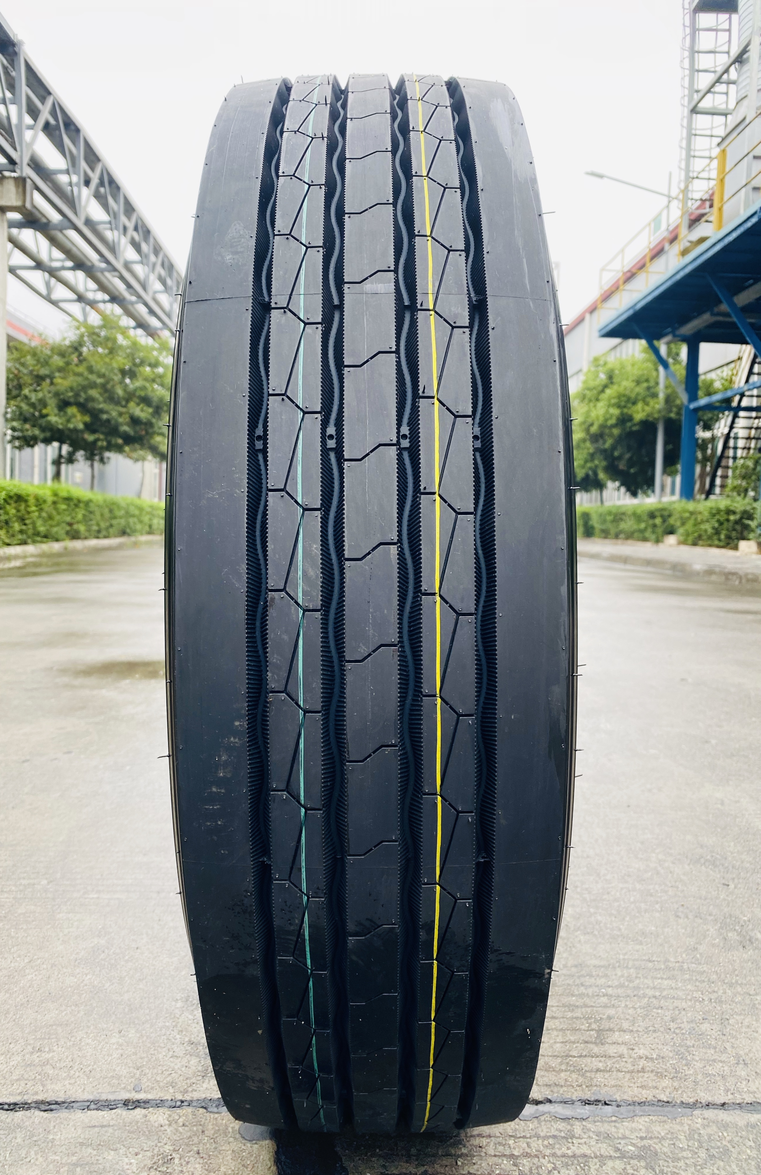 225/80R17.5 Truck Tyres for Southeast Asia - Durable Radial Design