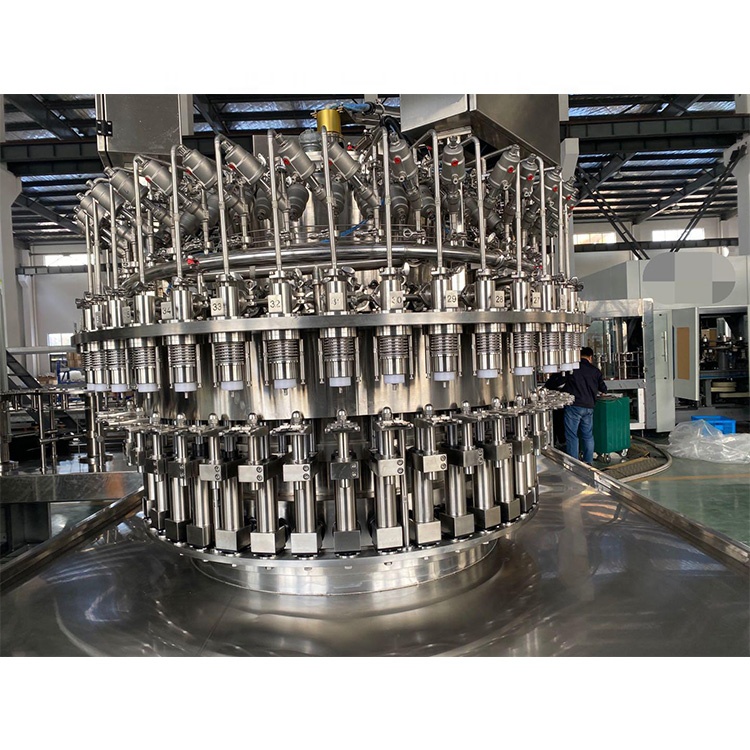 Горячие продукты оптом вращающиеся газированные напитки Жидкие минеральные/Чистая Вода Автоматическое наполнение машины