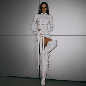 Body moulant en tricot extensible pour femme, couleur unie, col rond, manches longues, coupe ajustée, jupe courte FDL0692 - Product Image 1