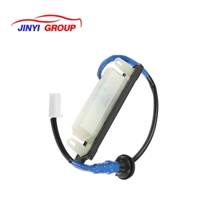 Interrupteur de déverrouillage du couvercle du coffre adapté à TOYOTA COROLLA 8484012050 84840-12050 - Product Image 1