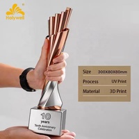 Trofeo de Resina en Forma de Tubo Retorcido en Degradado Oro Rosa y Plata 2026 con Base Grabada Personalizada para Premio Conmemorativo de Empleados de Empresa