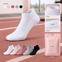 Chaussettes de course athlétiques respirantes avec protection anti-ampoules, maille ventilée, gestion de l'humidité, maintien du talon, bout plat, ajustement sans couture, blanches