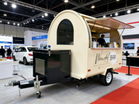 Cuisine mobile sur mesure, camion de restauration rapide, camion de nourriture, camion à hamburgers, bar à café et à glaces, en acier inoxydable isolé