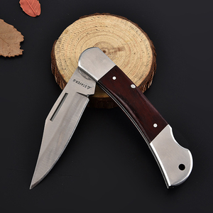 Navaja de Bolsillo Plegable Táctica de Supervivencia para Campamento y Rescate al Aire Libre, con Mango de Madera y Logotipo Grabado, Personalizada, Segura y Afilada - Product Image 3