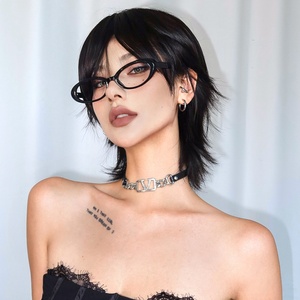 Peluca de cosplay japonesa de alta gama con flequillo y cola de lobo, cubre toda la cabeza, unisex, moderna, minimalista, corta, estilo mullet, resistente a altas temperaturas - Product Image 3