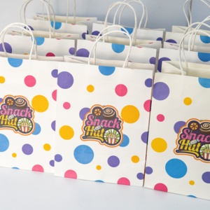 Sac en papier kraft brun avec poignées, personnalisé avec logo, recyclé, pour la vente à emporter de nourriture, les courses et l'emballage alimentaire des restaurants - Product Image 1