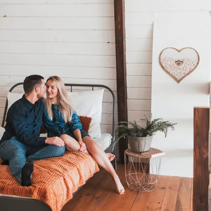 Otras Decoraciones para Fiestas de Boda: Marco Alternativo para Libro de Visitas con Corazón Rústico de Madera - Product Image 2