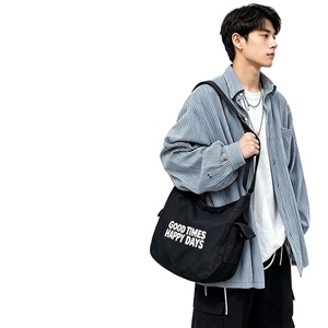 Sac fourre-tout en toile personnalisé de grande taille, bandoulière réglable avec poche avant, possibilité de personnaliser la couleur et l'impression du logo - Product Image 1