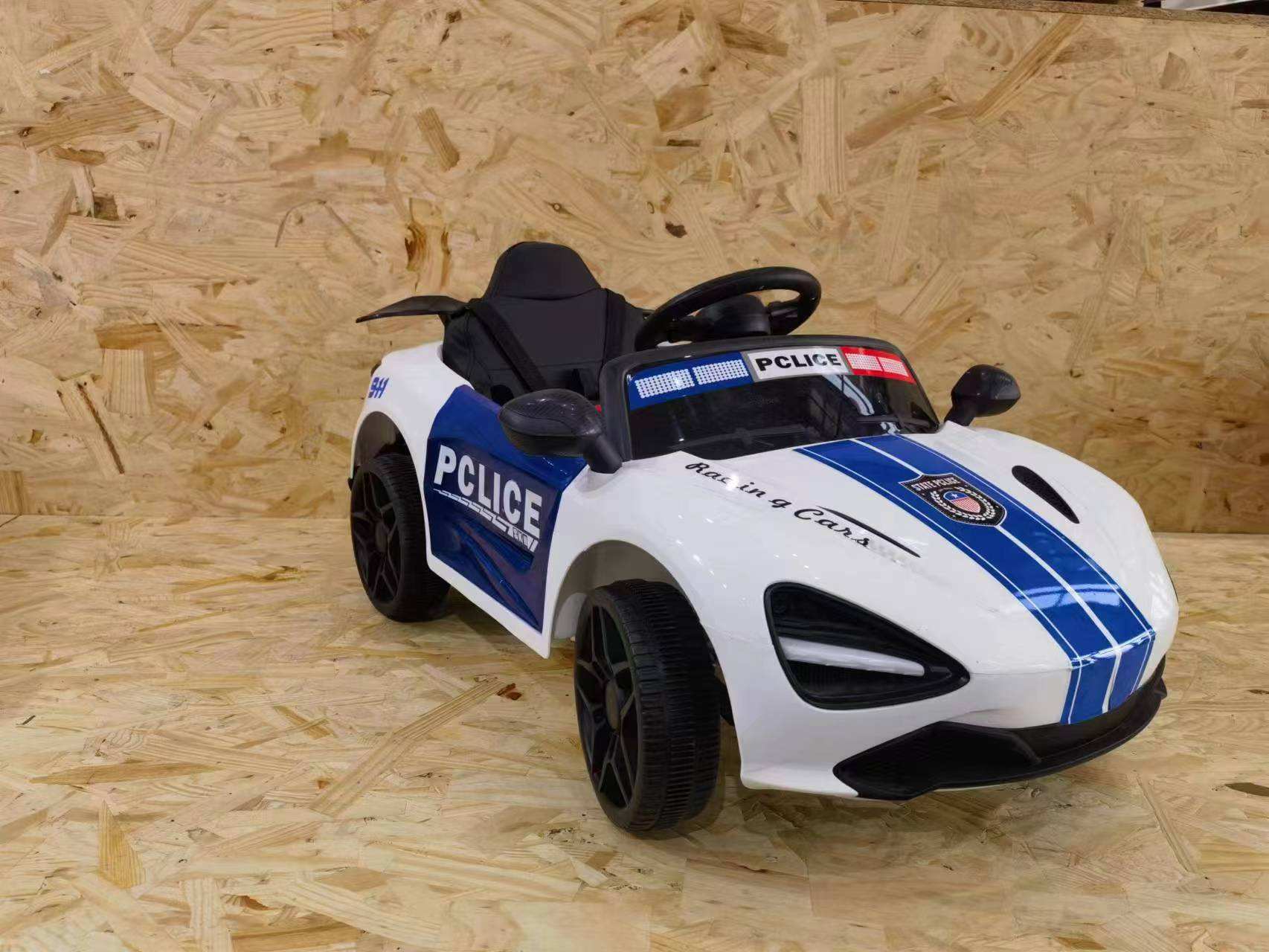 Voiture de police blanche, batterie 6V45, propulsion simple.