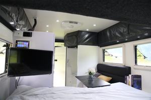 Kinlife Nueva Caravana Todoterreno de Lujo Personalizada 4X4, Remolque Ligero para Acampar de 15 pies, Casa sobre Ruedas con Cocina Extraíble - Product Image 6