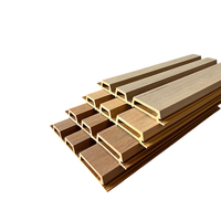 Revêtement mural extérieur en WPC à grain de bois 3D, panneau mural en composite gaufré pour une façade à l'aspect naturel