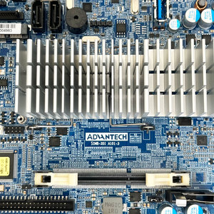 Nouvelle carte mère industrielle Advantech SIMB-351 A101-3 SIMB-351PS00-00A1E 15 KC4-011001 pour <span class=keywords><strong>unité</strong></span> <span class=keywords><strong>centrale</strong></span> <span class=keywords><strong>de</strong></span> traitement - Product Image 3