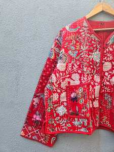 เสื้อแจ็คเก็ตผ้าฝ้ายปะติดปะต่อสีแดงพิมพ์ลายดอกไม้ งานแฮนด์เมด สไตล์อินเดีย บล็อกพิมพ์ ลายโบโฮ สำหรับผู้หญิง เสื้อโค้ทฤดูหนาว - Product Image 5