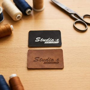 Parche de Cuero con Logotipo Impreso en Letra Cursiva, Multiusos, Duradero, de Alta Calidad, Personalizable - Product Image 2