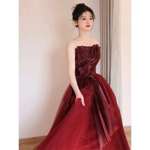 S0589T Robe de mariée royale d'été élégante avec coupe ajustée et traîne chapelle - Product Image 4