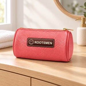 Pochette cosmétique cylindrique rose corail 16x10x10cm, texture grainée, fermeture éclair dorée, trousse de maquillage, organiseur de voyage, logo personnalisé - Product Image 5