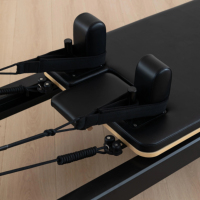 Konverter Kotak Menara Reformer Pilates Profesional Tahan Lama dari Paduan Aluminium yang Dapat Disesuaikan, Dilengkapi Platform Berbantalan untuk Penggunaan di Studio